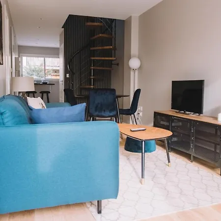 Renovated House In Gloire District *